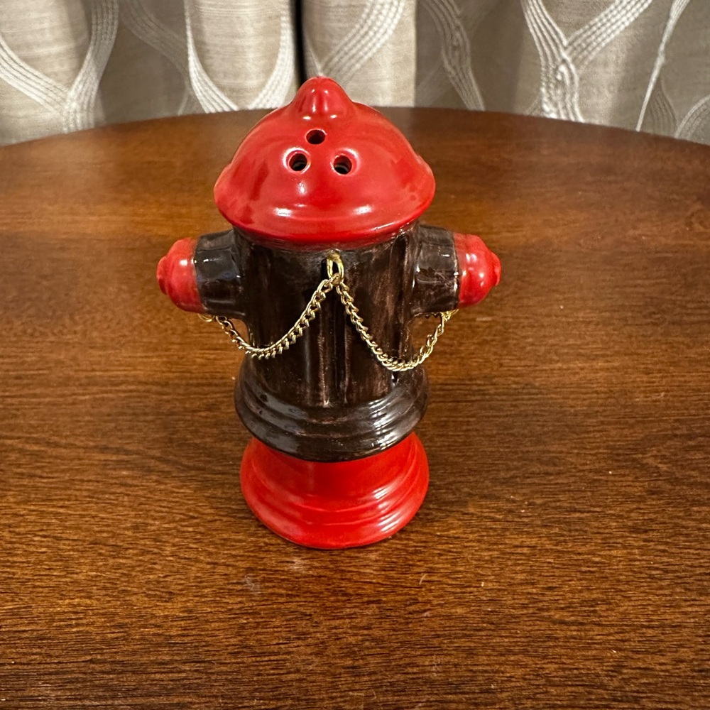 Roma Red American Collectibles Salt & Pepper Shakers - Picture 8 of 10